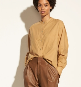 vince Long Sleeve Utility Shirt in Dune - 파이날세일