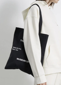 The Met x PacSun tote
