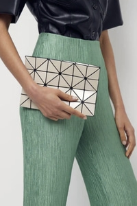 BAO BAO ISSEY MIYAKE Lucent Pouch