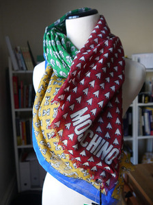 Moschino scarf 